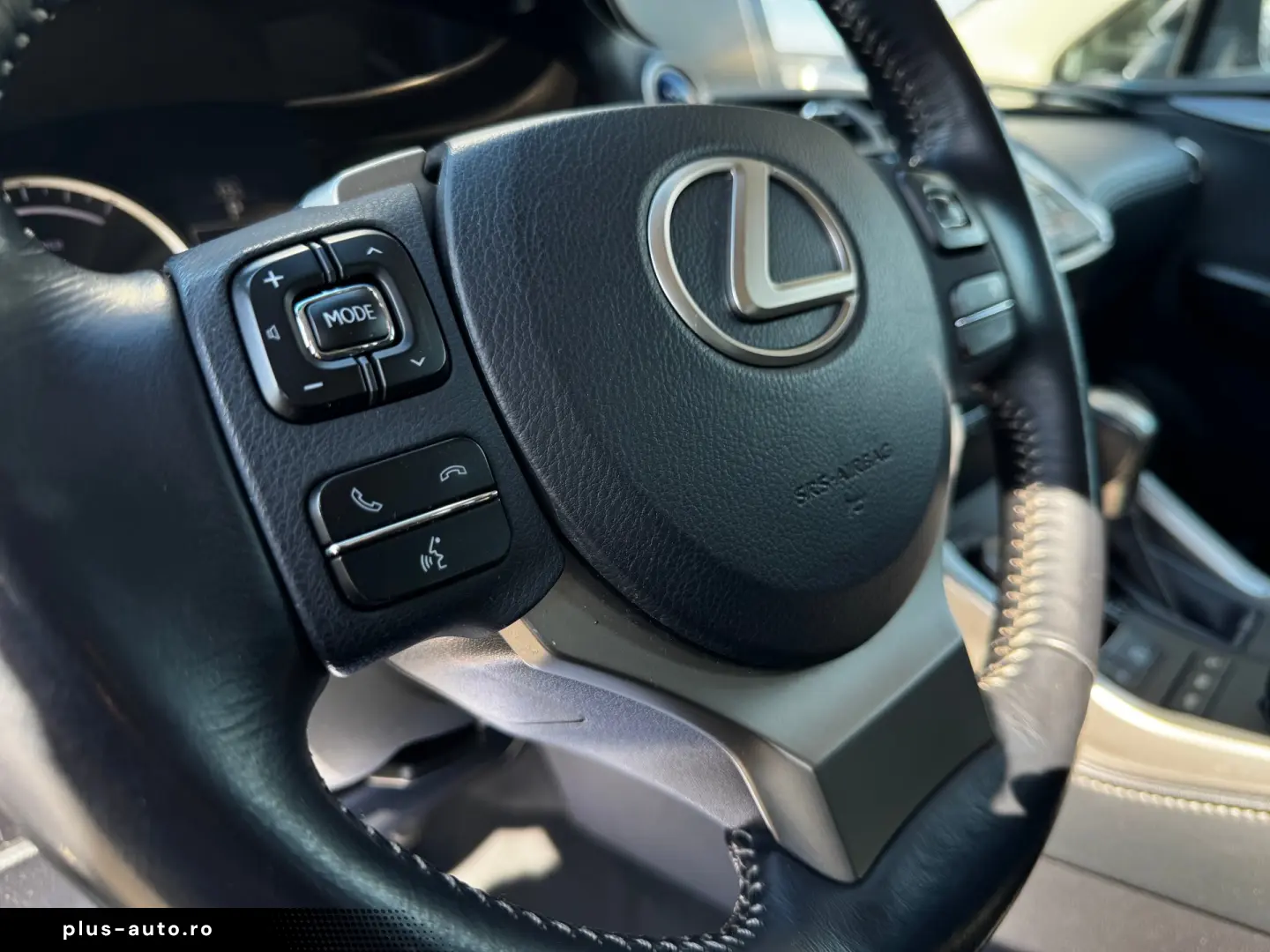 LEXUS NX300H    HYBRID    197 CP    LED