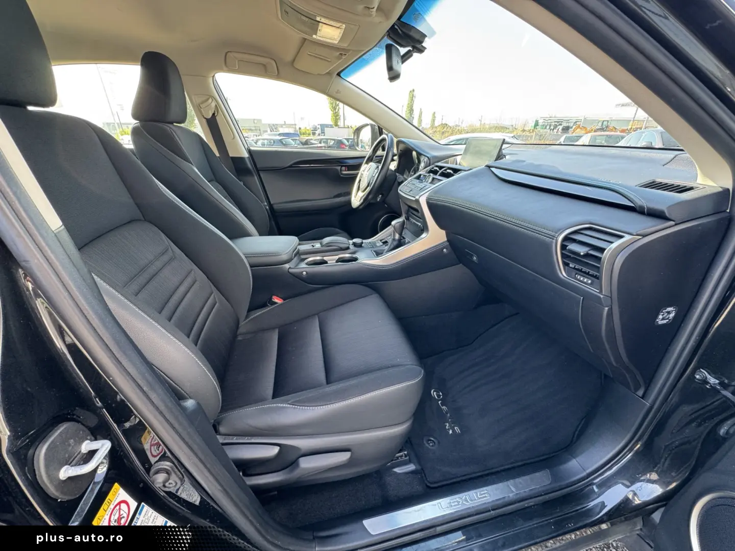 LEXUS NX300H    HYBRID    197 CP    LED