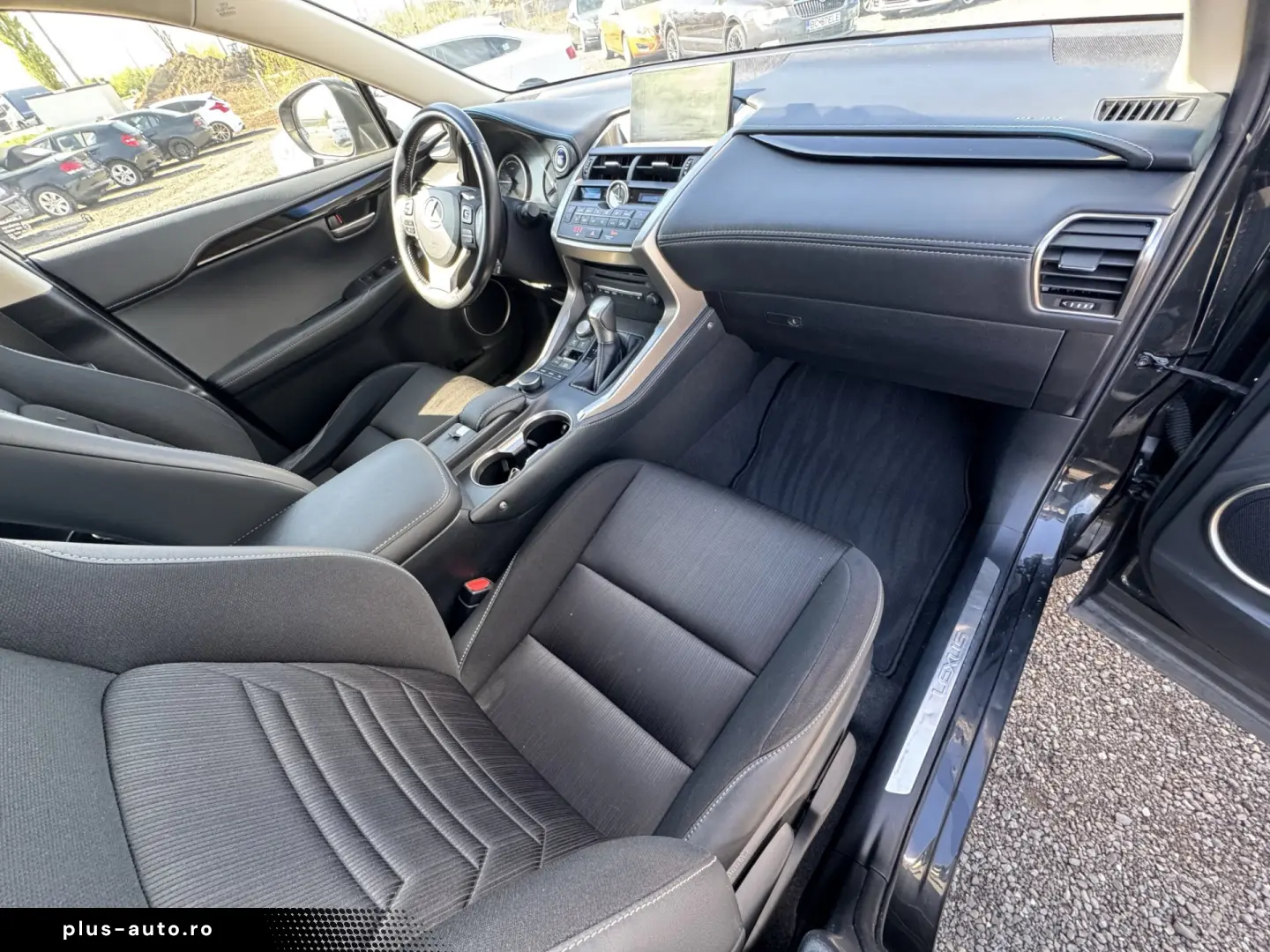 LEXUS NX300H    HYBRID    197 CP    LED