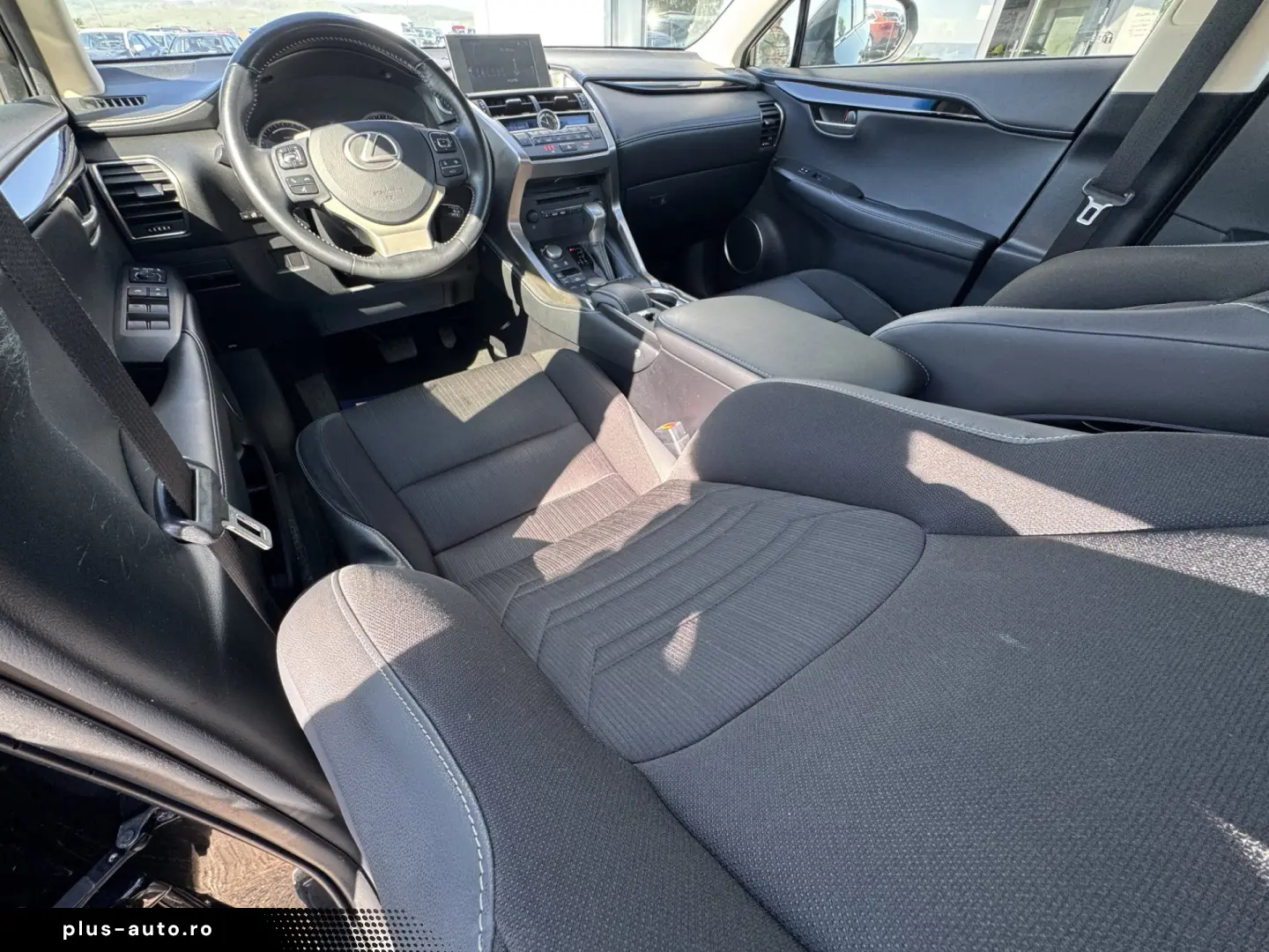 LEXUS NX300H    HYBRID    197 CP    LED