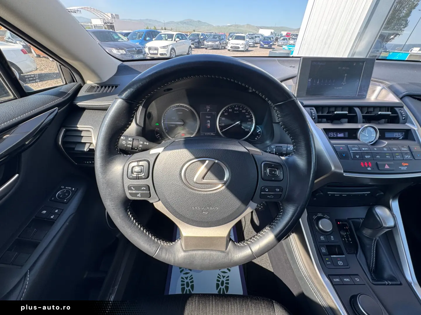 LEXUS NX300H    HYBRID    197 CP    LED