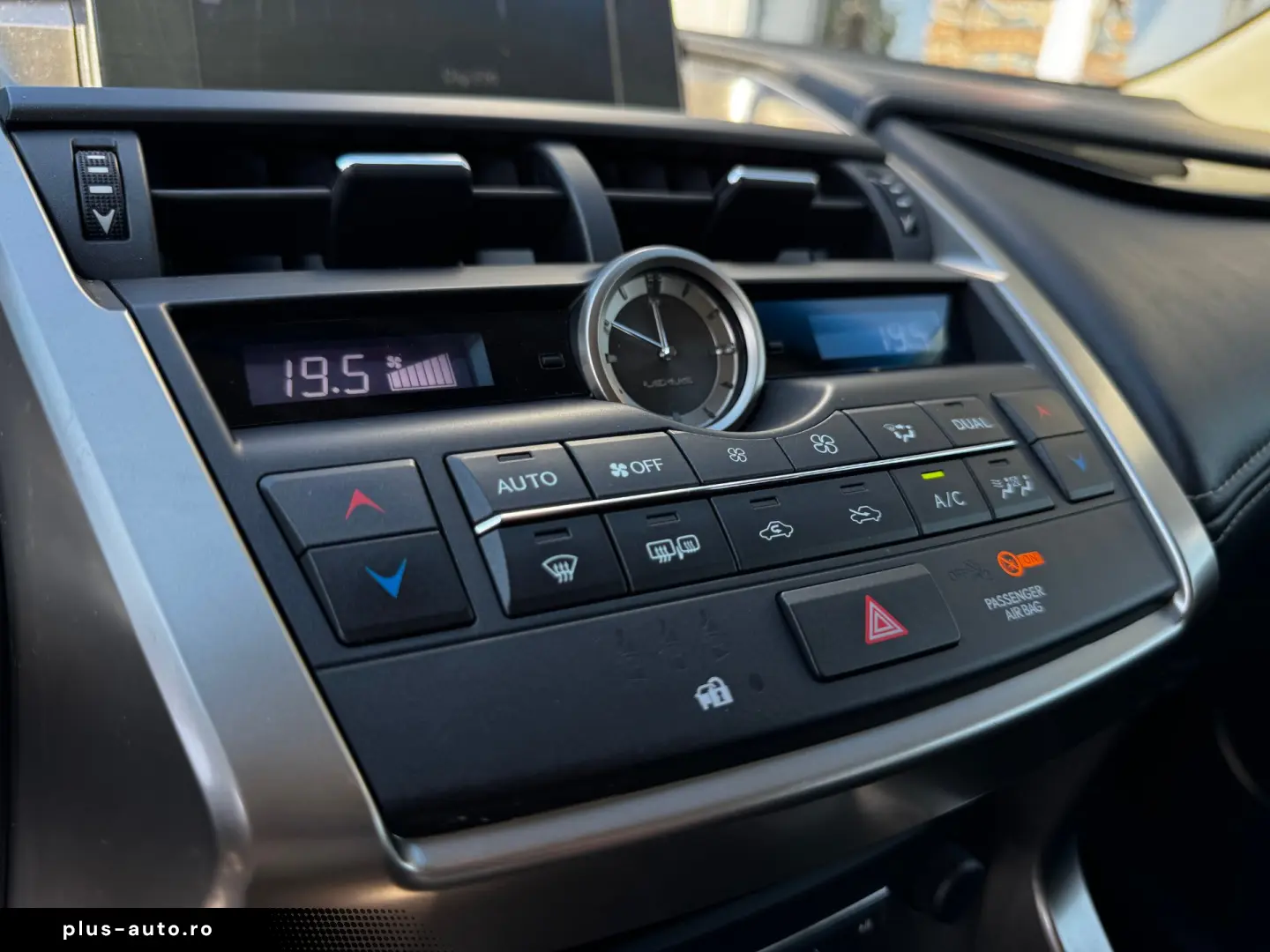 LEXUS NX300H    HYBRID    197 CP    LED