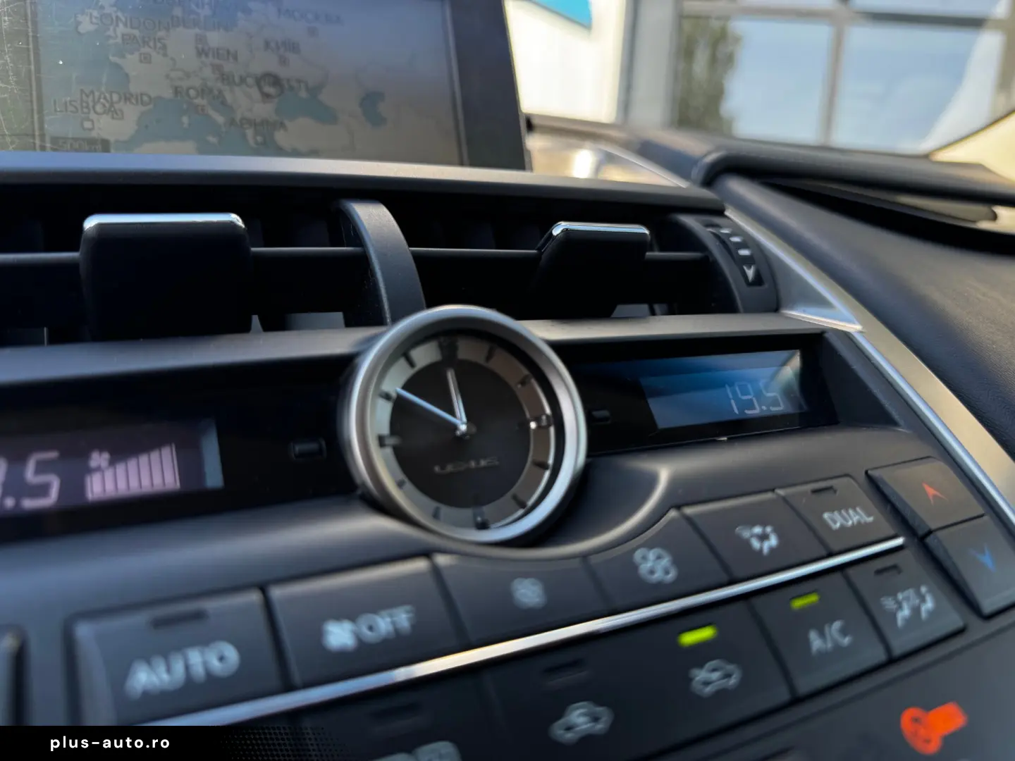 LEXUS NX300H    HYBRID    197 CP    LED