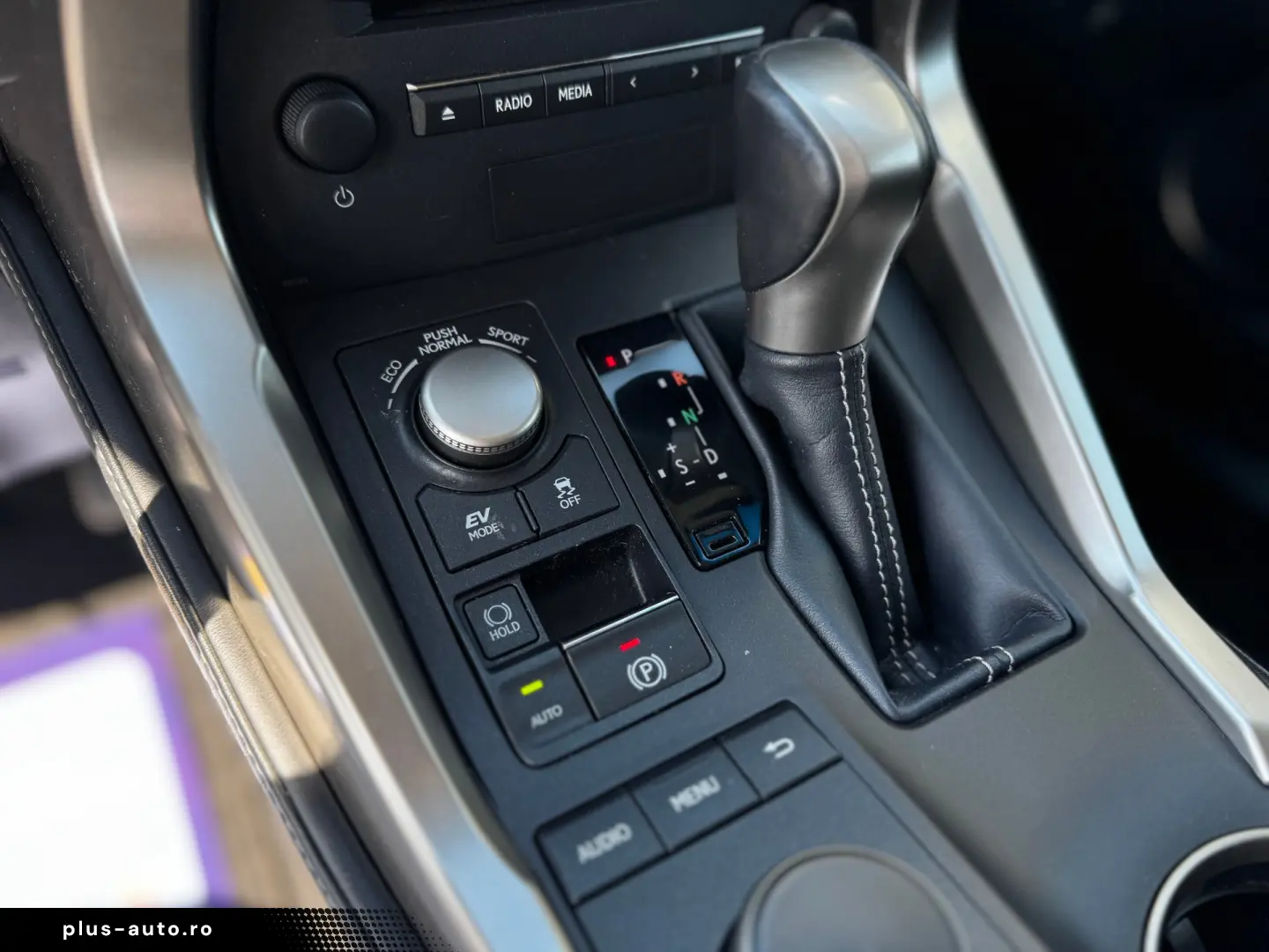LEXUS NX300H    HYBRID    197 CP    LED