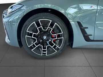 BMW i4 xDrive40 Sportpaket Bluetooth Navi LED Klima
