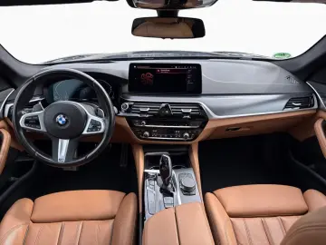 BMW 540d xDr T M SPORT LASER PANO HUD HIFI Da Kamera