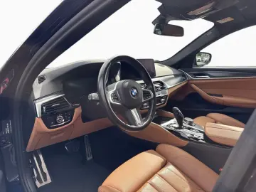 BMW 540d xDr T M SPORT LASER PANO HUD HIFI Da Kamera