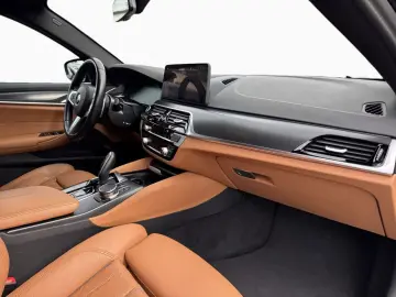 BMW 540d xDr T M SPORT LASER PANO HUD HIFI Da Kamera