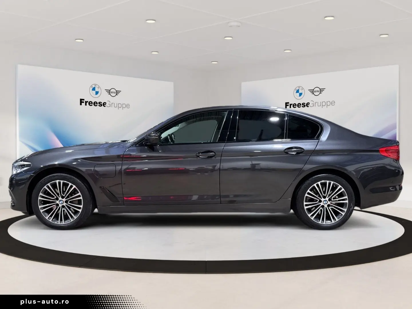 BMW 5 Series 2020 — imagine 3