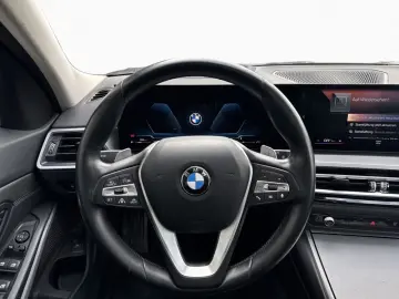 BMW 320d xDr. T AdLed AHK Pano NAVI HUD Shzg 360