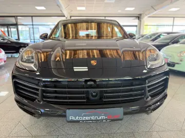 PORSCHE Cayenne Platinum Edition