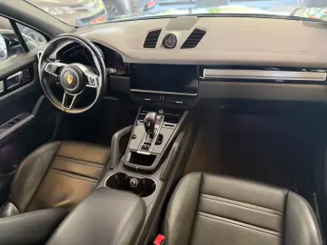 PORSCHE Cayenne Platinum Edition