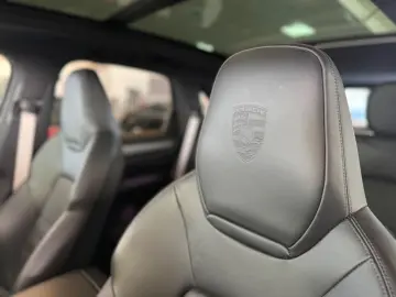 PORSCHE Cayenne Platinum Edition