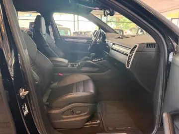 PORSCHE Cayenne Platinum Edition