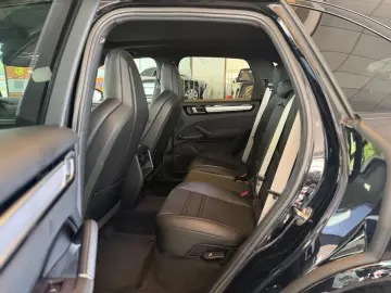 PORSCHE Cayenne Platinum Edition