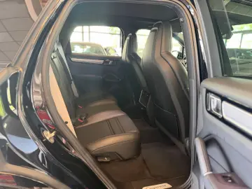 PORSCHE Cayenne Platinum Edition