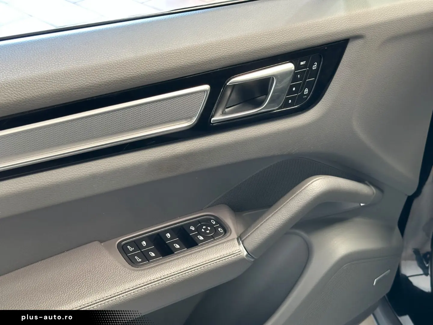 PORSCHE Cayenne 3.0 V6 Platinum Edition LED 21Zoll