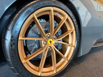 FERRARI 488 Pista Voll Carbon