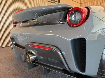 FERRARI 488 Pista Voll Carbon