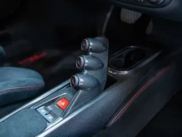 FERRARI 488 Pista - VAT - ROSSO F1 - CARBON