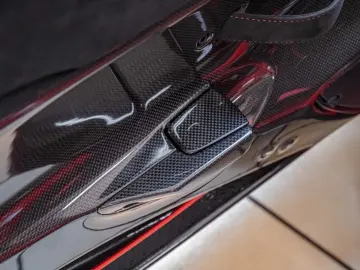 FERRARI 488 Pista - VAT - ROSSO F1 - CARBON