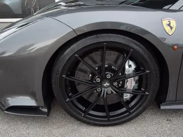 FERRARI 488 Pista  Full Carbon