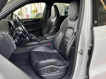 PORSCHE Cayenne HUD PANO BOSE 18-WEGE