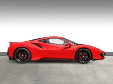 FERRARI 488 Pista