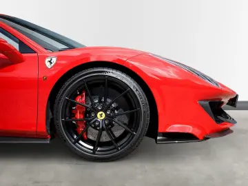 FERRARI 488 Pista