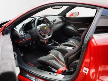 FERRARI 488 Pista