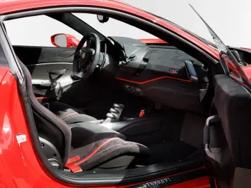 FERRARI 488 Pista