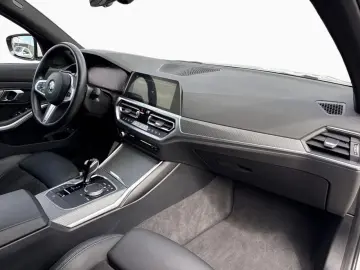 BMW 330e xDr Tour M SPORT St Go 360  AHK HiFi LED