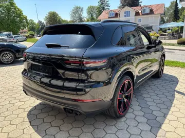 PORSCHE Cayenne Platinum Edition AHK SURROUND LUFT
