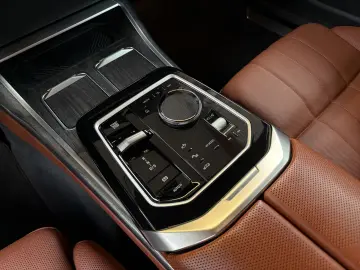 BMW 740d xDrive Fond-Entertainment SkyLounge