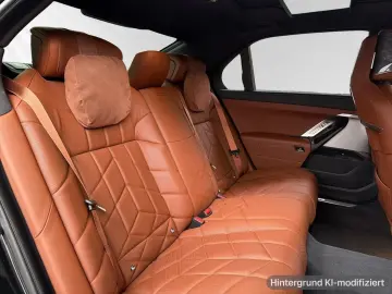 BMW 740d xDrive Fond-Entertainment SkyLounge
