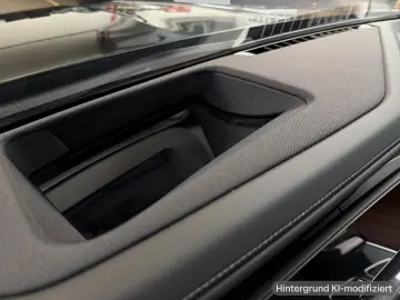 BMW 740d xDrive Fond-Entertainment SkyLounge