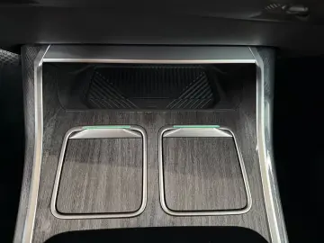 BMW 740d xDrive Fond-Entertainment SkyLounge