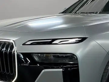 BMW 740d xDrive M Sport Standheizung Kamera Alarm