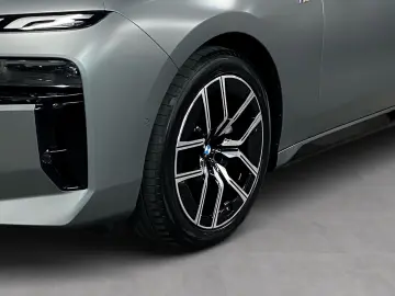 BMW 740d xDrive M Sport Standheizung Kamera Alarm