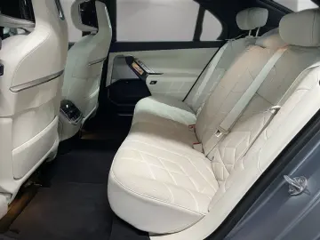 BMW 740d xDrive M Sport Standheizung Kamera Alarm