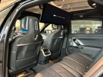 BMW 740d xDrive Navi Leder Tempom.aktiv