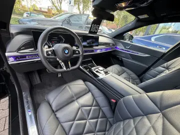 BMW 740d xDrive M Sport Pano TV StHzg Autobahnas B&W