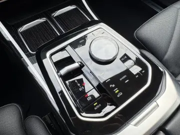 BMW 740d xDrive M Sport Pano TV StHzg Autobahnas B&W