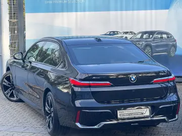 BMW 740d xDrive M Sport Pano TV StHzg Autobahnas B&W
