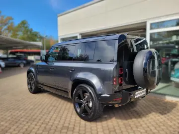 Land Rover Defender 110 D300 X-Dynamic