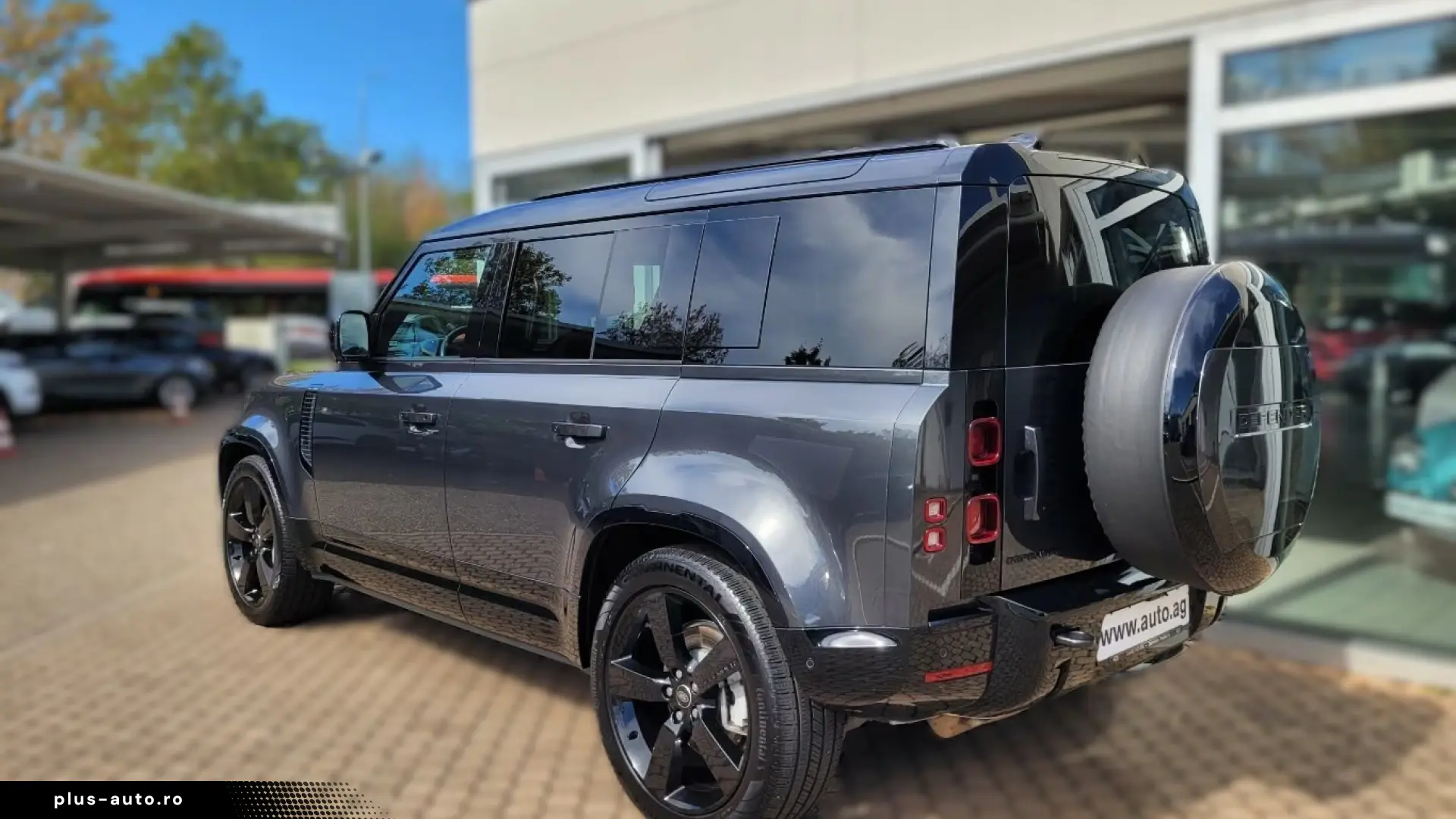 Land Rover Defender 110 D300 X-Dynamic