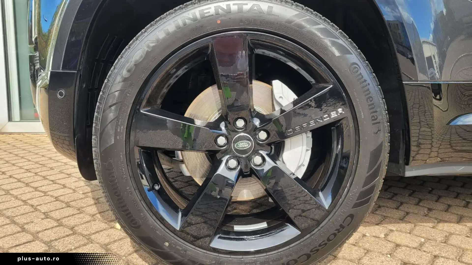 Land Rover Defender 110 D300 X-Dynamic