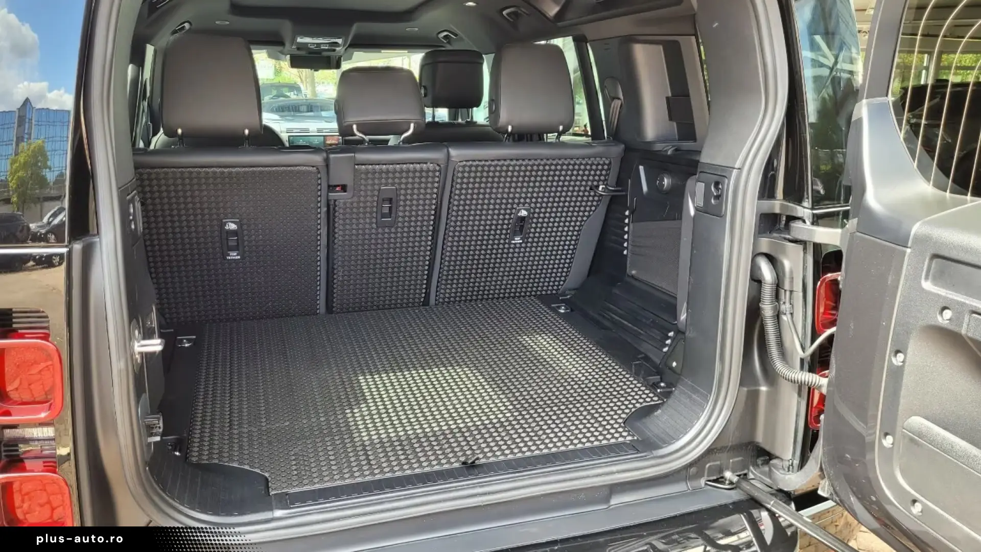 Land Rover Defender 110 D300 X-Dynamic