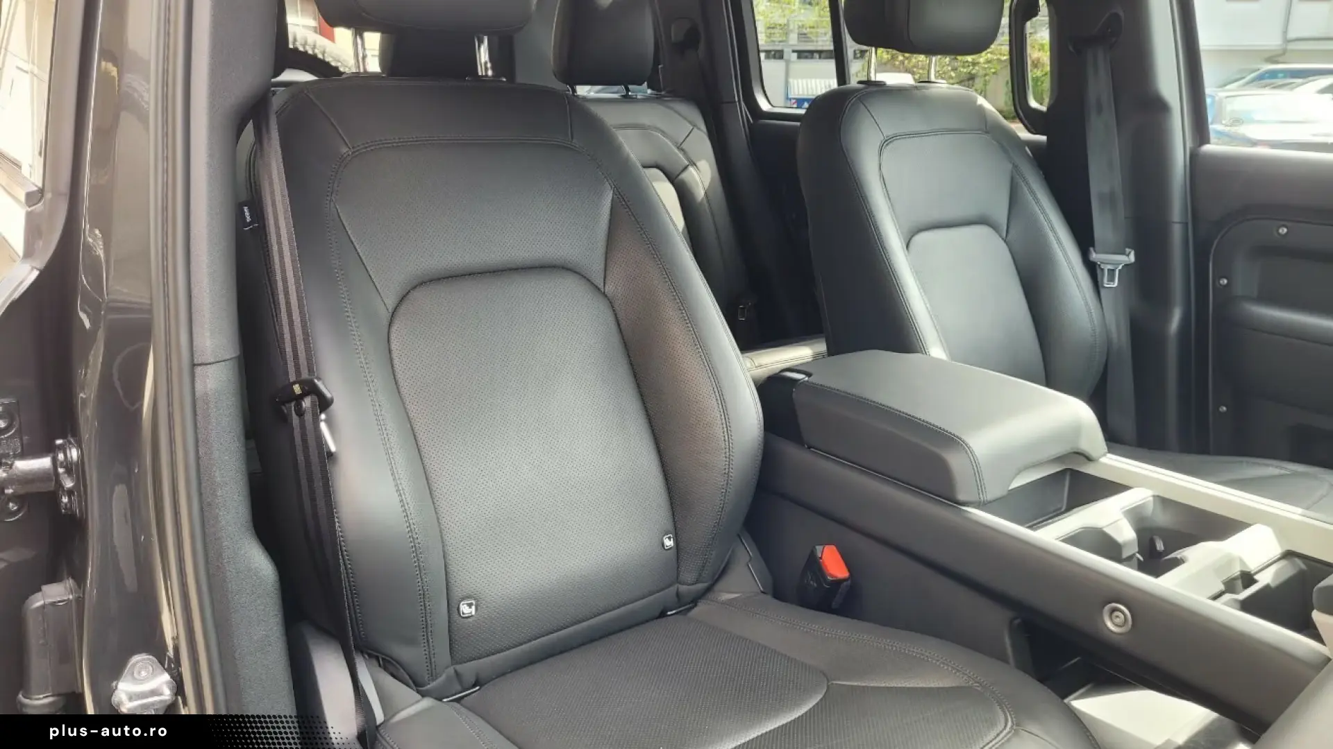 Land Rover Defender 110 D300 X-Dynamic