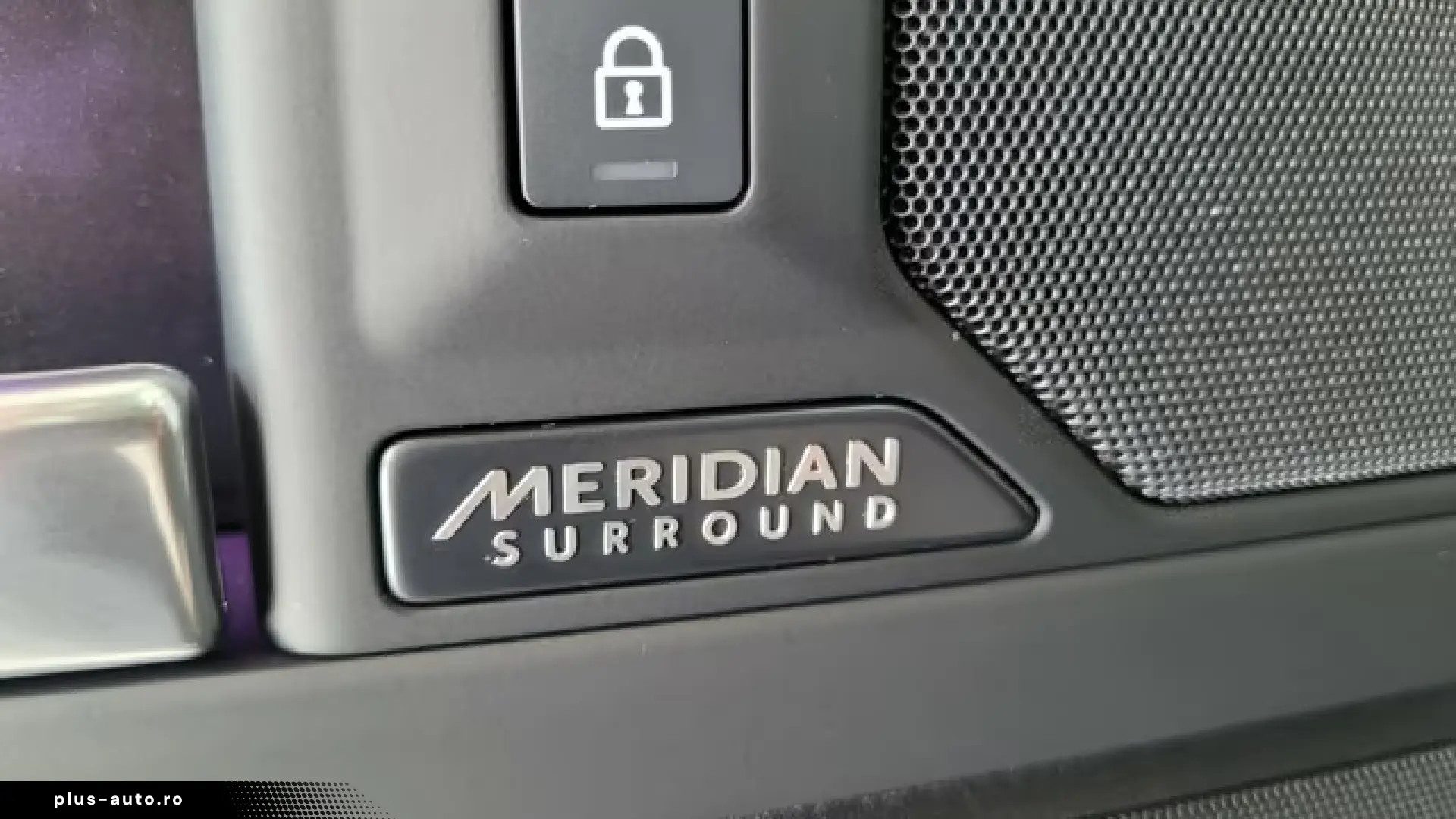 Land Rover Defender 110 D300 X-Dynamic